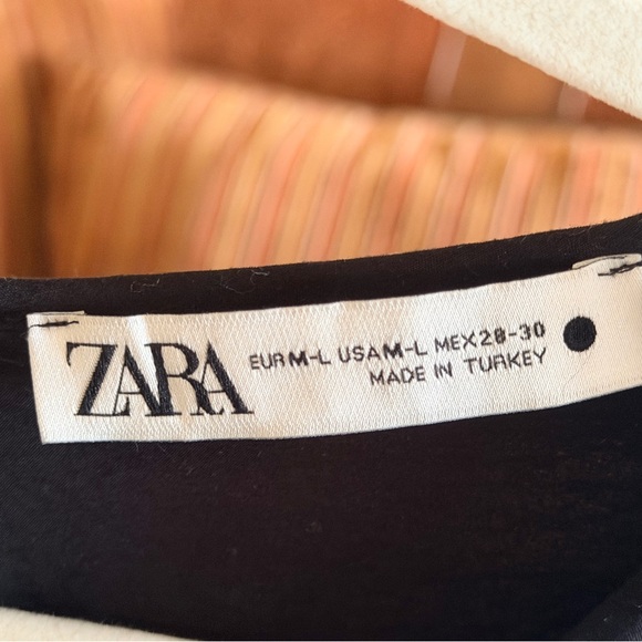 Zara Elegant Black Garment - Picture 4 of 4